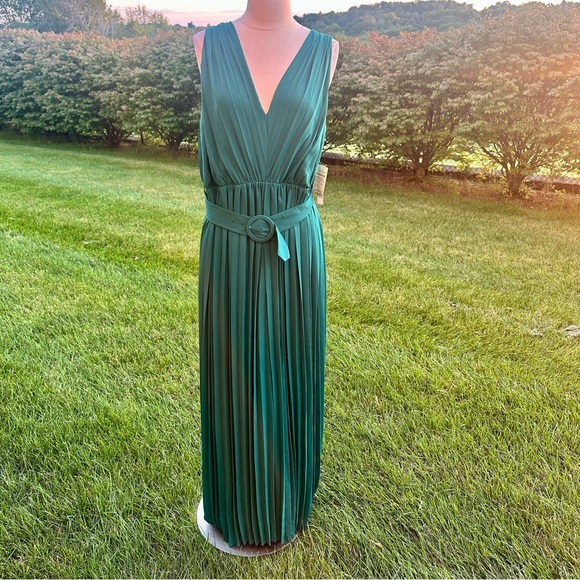 ModCloth Green Discotheque Darling Jumpsuit Green Belted Pleated - Picture 3 of 13